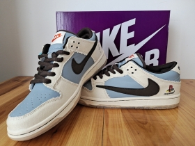 Белые замшевые кроссовки с голубой кожей и черным лого Nike SB