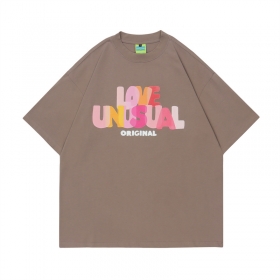 Коричневая футболка Unusual с надписью Love Unusual на груди
