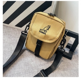 Жёлтая сумка бренда Kangol на одном регулируемом ремне