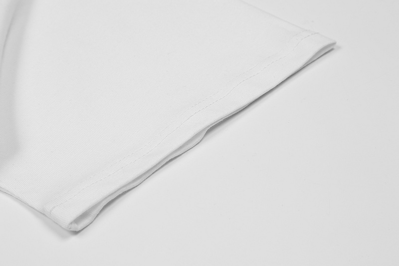 Стильная белая VLONE футболка с коротким рукавом и спущенным плечом