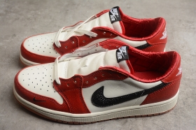 Кроссовки бело-красного цвета Air Jordan 1 Low с чёрным свушем