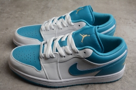 Удобные кроссовки бело-голубого цвета Nike Air Jordan 1 Low