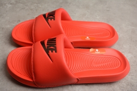 Классические сланцы красного цвета бренда Nike Victori One Slide