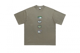 Базовая футболка цвета хаки с принтом "смотри по сторонам"