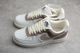 Классические кроссовки Nike Air Force 1'07 бело-коричневого цвета