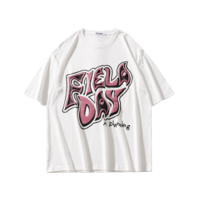 Белая футболка TCL Fiela day с чёрно-розовым принтом на груди