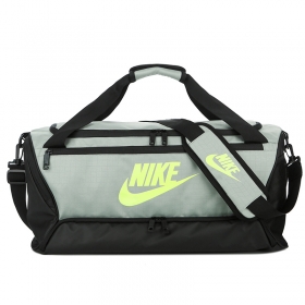 Базовая серая спортивная сумка Nike с лямкой через плечо
