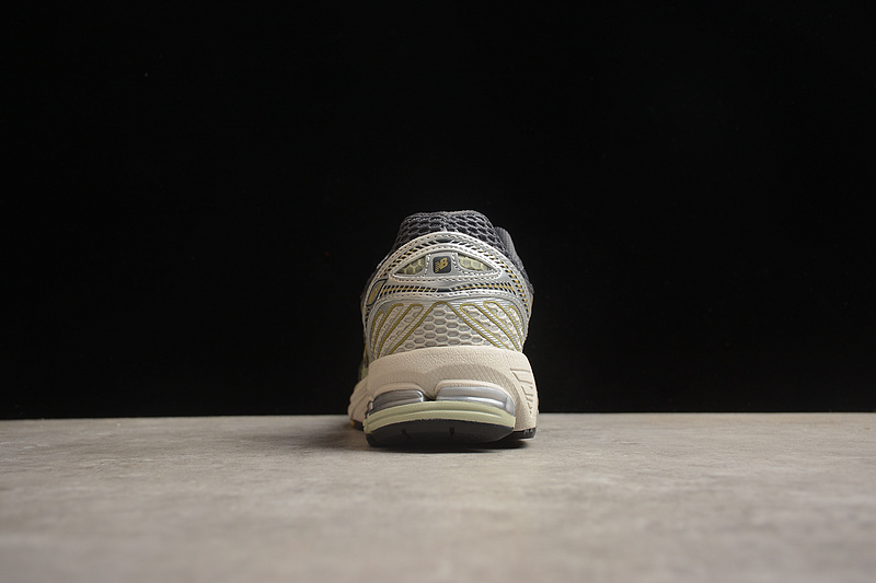 Nike New Balance 860 кроссовки серого цвета с серебряной отделкой