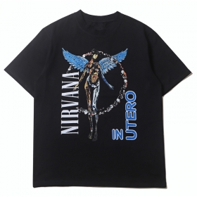 Черная футболка с красочным рисунком и надписью "Nirvana"