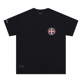 Чёрная футболка Chrome Hearts с красным крестом на груди и спине