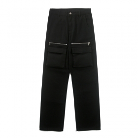 В черном цвете BYD JEANS с карманами спереди черные джинсы карго