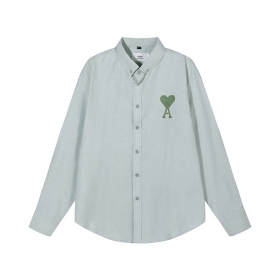 Оливковая с воротником-стойка и вышивкой AMI рубашка на пуговицах