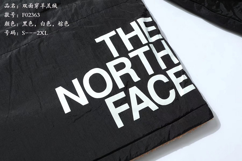 Коричневая двухсторонняя шерпа The North Face выполнена из полиэстера
