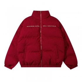 Яркая теплая куртка красного цвета от бренда REAKINSSE