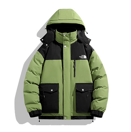 Зелёный стильный пуховик The North Face с нашитыми карманами