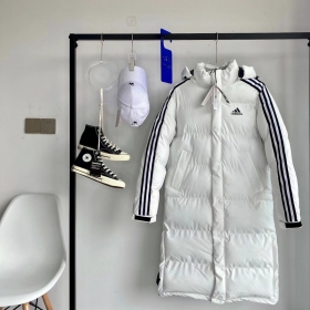 Пуховик белый Adidas удлинённый с манжетами на рукавах и капюшоном
