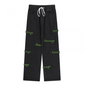 Черные с зеленой надписью DYCN джинсы свободного кроя