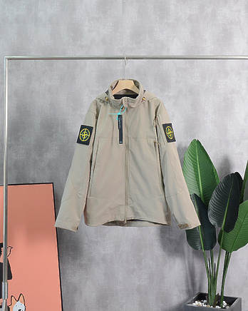 Бежевая куртка Stone Island с быстросъёмными нашивками