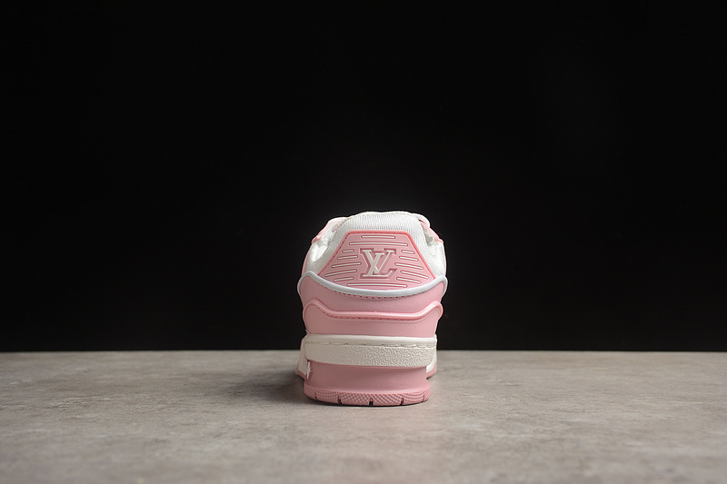 Нежно-розовые кожаные кроссовки Louis Vuitton с анатомической посадкой