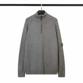 Серый свитер C.P с молнией на груди и карманом на рукаве