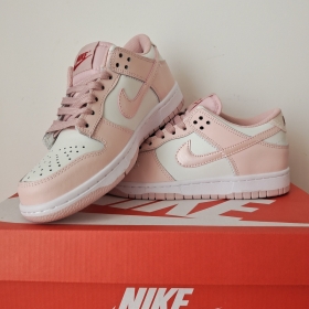 Розовые с белым кроссовки Nike SB с розовой подошвой оптом