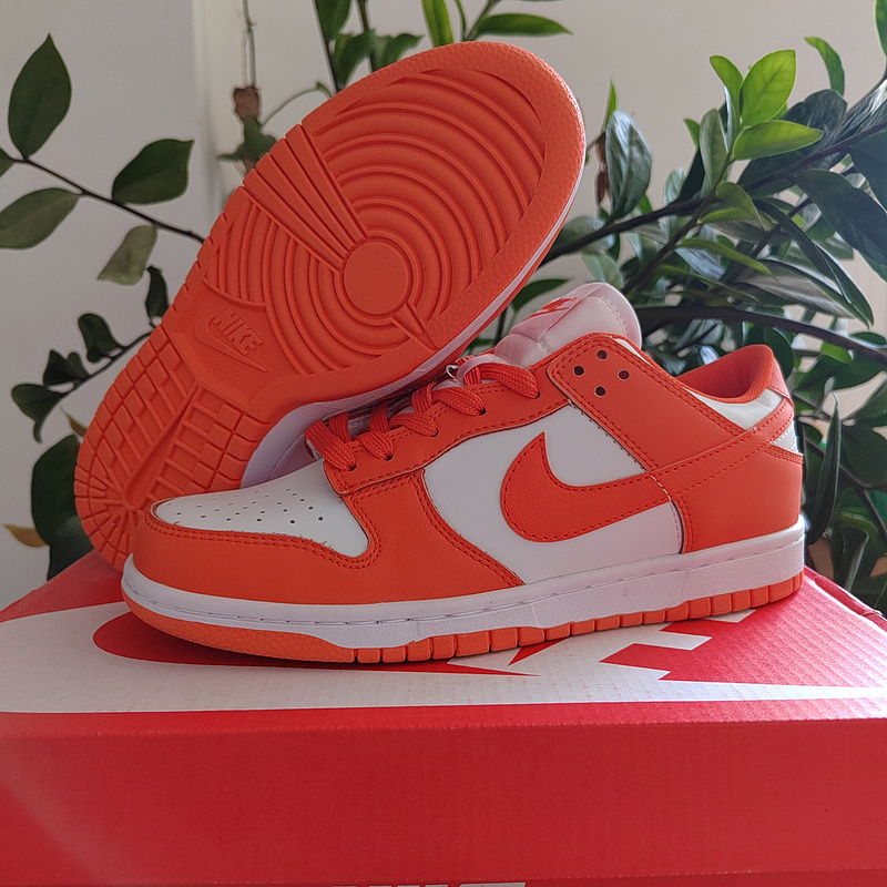 Белые с оранжевыми накладками кроссовки Nike SB оптом