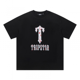 Базовая с фирменным логотипом Trapstar футболка чёрная прямого фасона