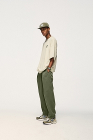 Штаны от бренда INFLATION зеленого цвета, классическая модель