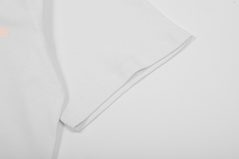 Белая женская футболка с принтом на груди и спине от бренда VLONE 