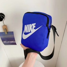  Сумка Nike яркого синего цвета, разные расцветки в ассортименте.