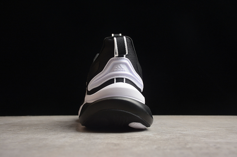 Чёрные с белыми вставками беговые кроссовки Adidas AlphaBounce+