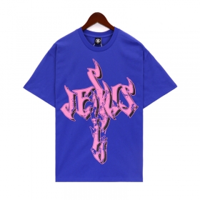 Яркая синего цвета футболка с розовой печатью Hellstar