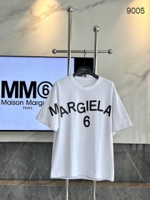С большой надписью на груди Maison Margiela белая футболка