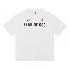 Стильная футболка бренда Nike белого цвета с надписью "Fear of God"