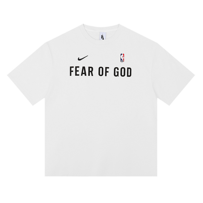 Стильная футболка бренда Nike белого цвета с надписью "Fear of God"