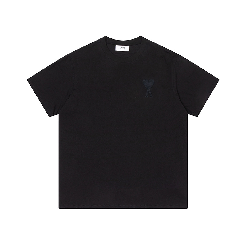 Чёрная футболка AMI с вышивкой на груди из премиального хлопка