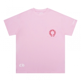 Базовая розовая футболка с надписью Chrome Hearts и карманом