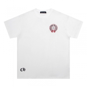 Модная белая Chrome Hearts футболка с лого и инициалами внизу
