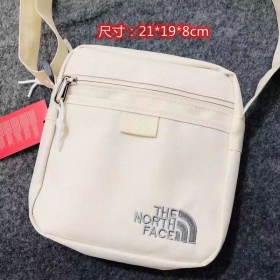 Молочная The North Face сумка выполнена из 100% полиэстера      