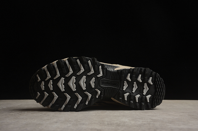 Стильные объёмные New Balance кроссовки ML610TAC чёрно-коричневые
