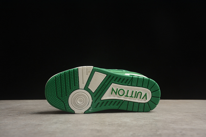 Зеленые с высокой подошвой и логотипом кроссовки Louis Vuitton Trainer
