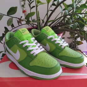 Зеленые кроссовки с белыми вставками Nike SB оптом