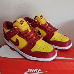 Красные с желтым кроссовки Nike SB из кожи оптом из Китая