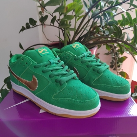Зеленые кроссовки Nike SB замш