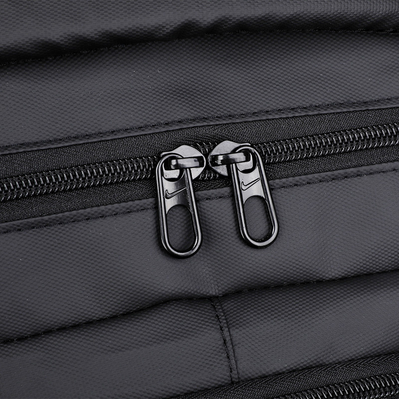 Чёрный повседневный рюкзак Nike с вентилируемой спинкой 