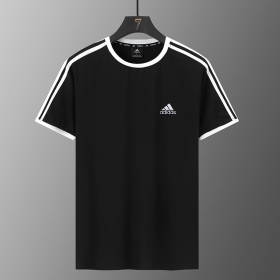Качественная футболка выполнена в черном цвете Adidas