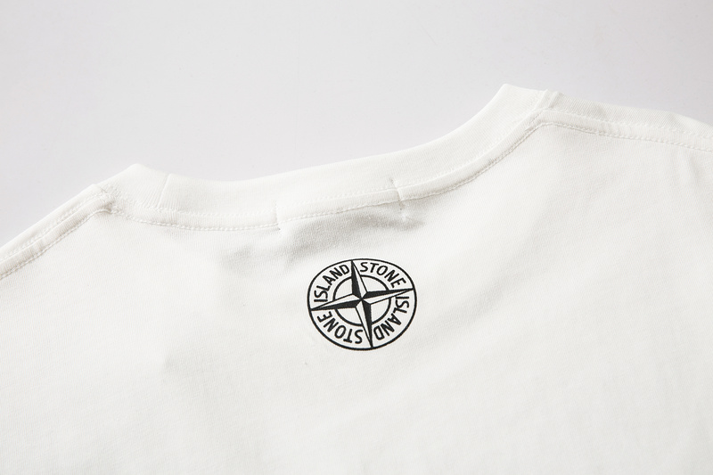 Белая футболка Stone Island вышитым логотипом на груди