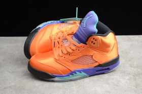 Культовая модель кроссовок Nike Air Jordan 5 Retro оранжевого цвета
