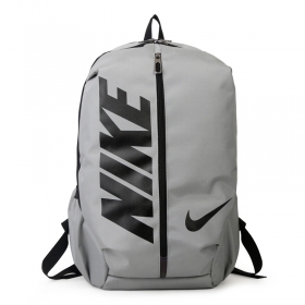 Серый рюкзак Nike с лямками и воздухопроницаемой спинкой