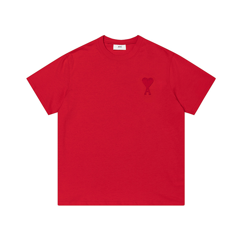 Красная футболка с вышитым лого от AMI с высококачественного хлопка